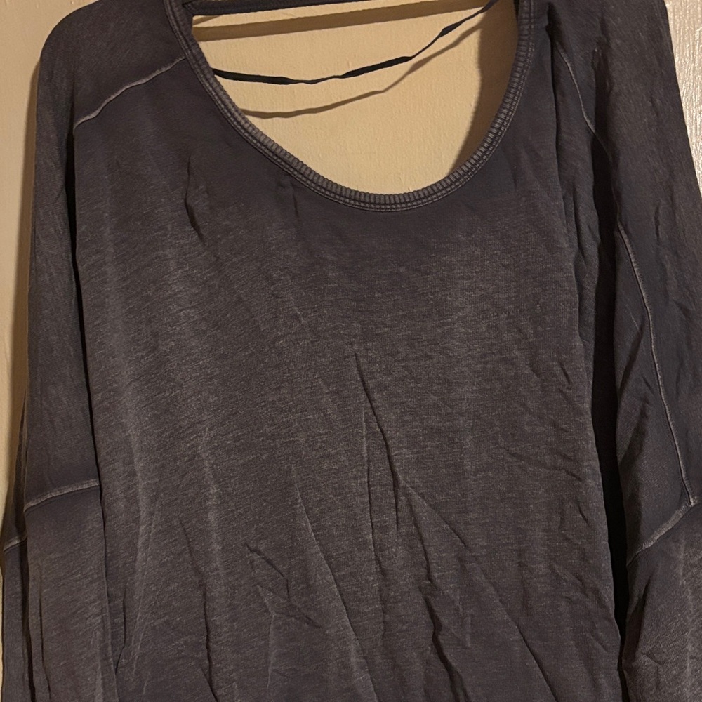 Free People Women's Charcoal Long Sleeve Top/sweatshirt. Very nice details L@@k